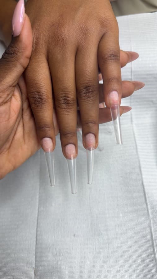 Ongles après la pose gel nude